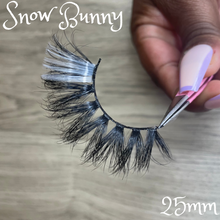 Load image into Gallery viewer, Snow Bunny (White) - 25mm